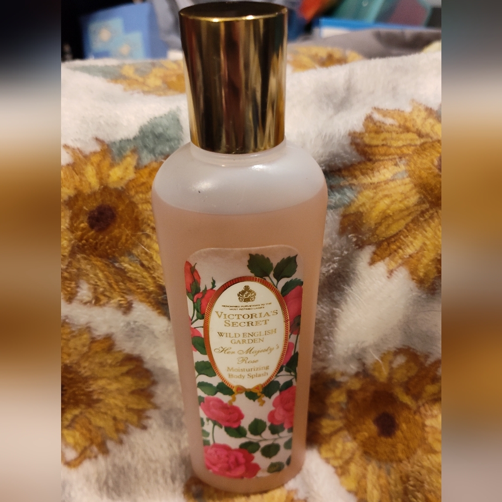 **Vintage & Discontinued** Victoria's Secret Wild English Garden Bath Splash 8oz
